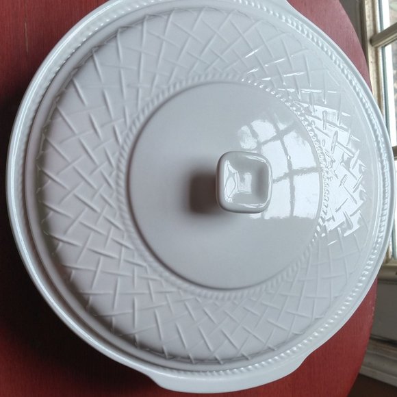 2 Qt Covered Casserole with Lattice Pattern TTO6 - Picture 3 of 8